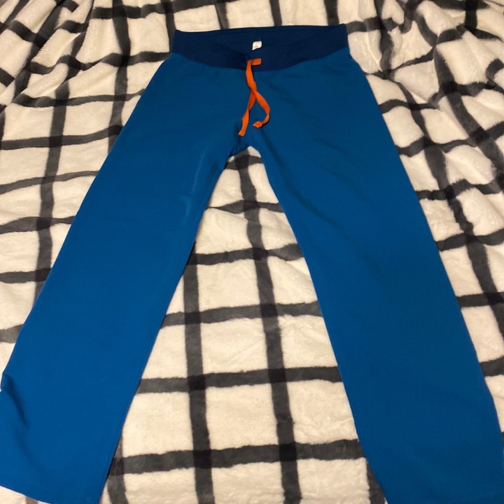 Women’s size small Figs scrub pants